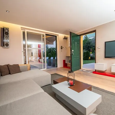 Visore - Victor Apartman