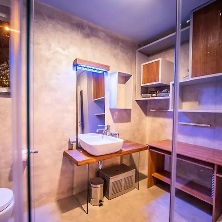 Visore - Victor Apartman